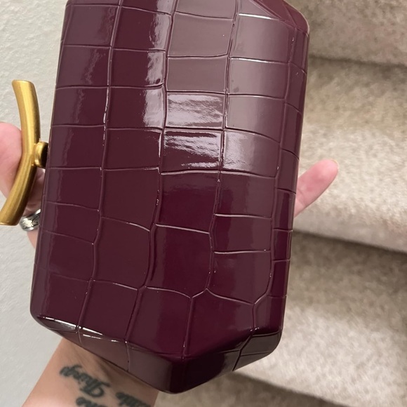 Sophisticated Maroon Clutch with Gold Accent - Picture 5 of 5